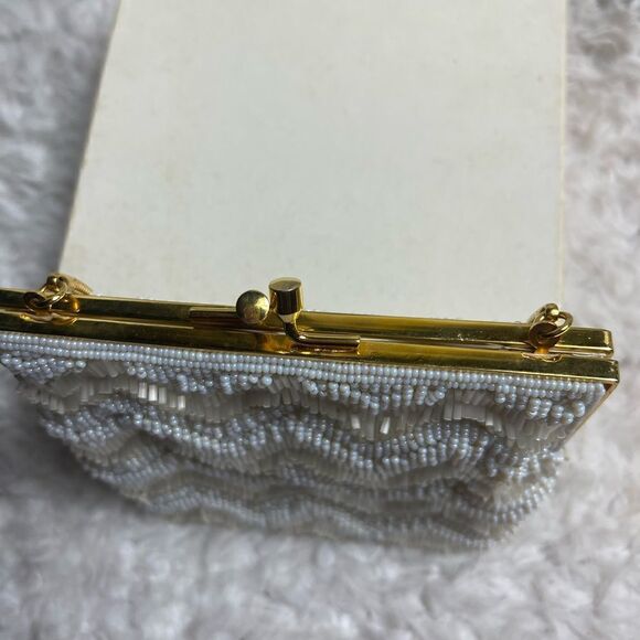 La Regale Handmade Beaded off white Handbag Clutch gold tone frame and strap. - Picture 10 of 12